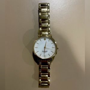 Kate spade gold watch (NEEDS NEW BATTERY)